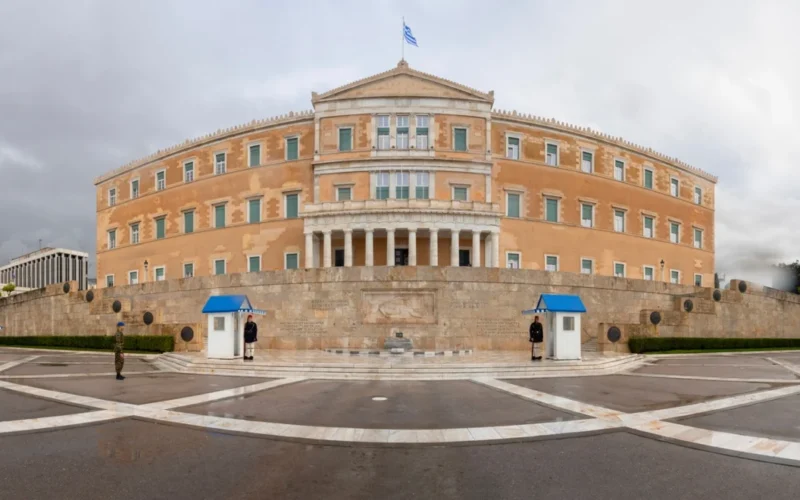 Πρέπει επιτέλους να επαναφέρουμε τη λογική σύζευξη της «Δημοκρατίας» με την «Πατρίδα»…