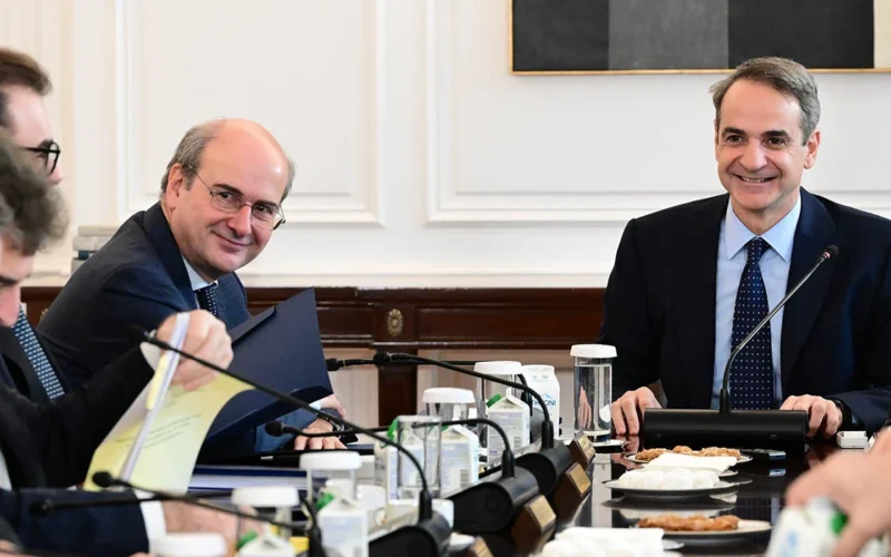 Ο νόθος…ανασχηματισμός, ύβρις προς την επαναστατημένη κοινωνία…