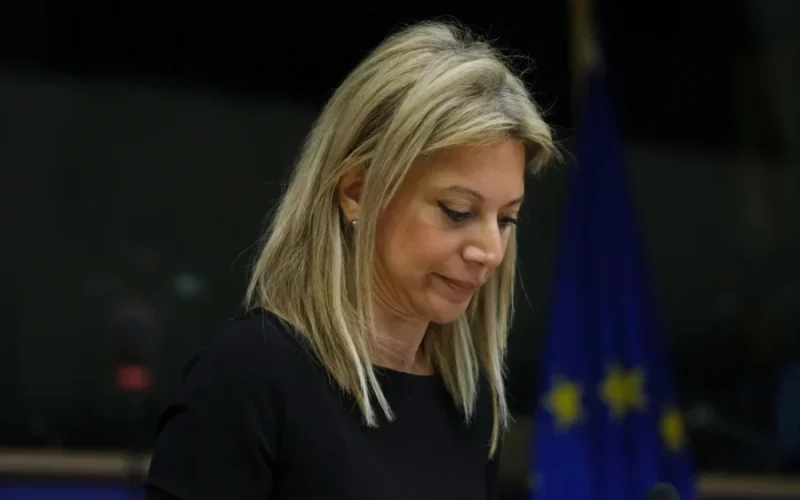 Η ΕΛ.ΑΣ εντόπισε τον Δικαστικό που μετέφερε στη Καρυστιανού απειλές κατά της ίδιας και του παιδιού της – Το ξέσπασμα της κατά της κάλπικης αντιπολίτευσης που στήριξε τη κυβέρνηση στη ψηφοφορία για Καραμανλή…