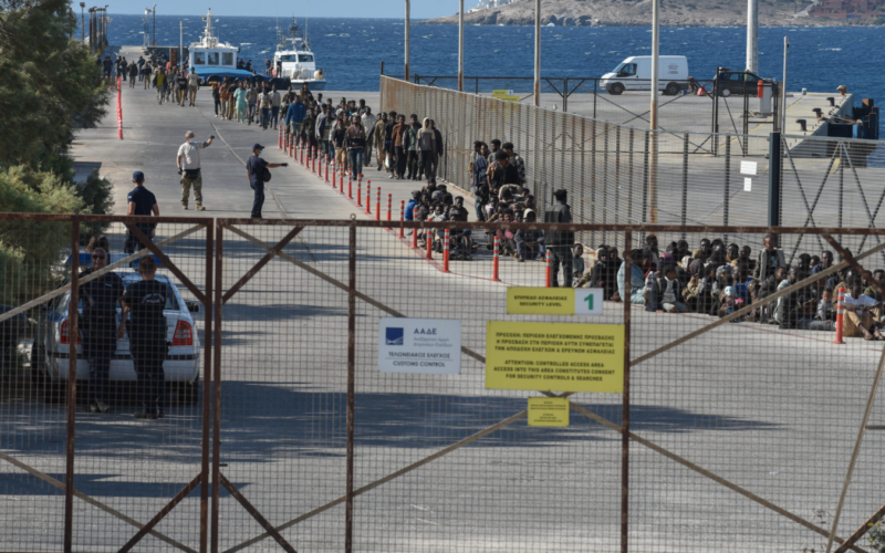 Καμπανάκι Politico για την εισβολή λαθρομεταναστών στη Κρήτη: «Η Ελλάδα και η Ιταλία κρούουν τον κώδωνα του κινδύνου για τη Λιβύη, αλλά οι σύμμαχοι δεν σπεύδουν να βοηθήσουν»…