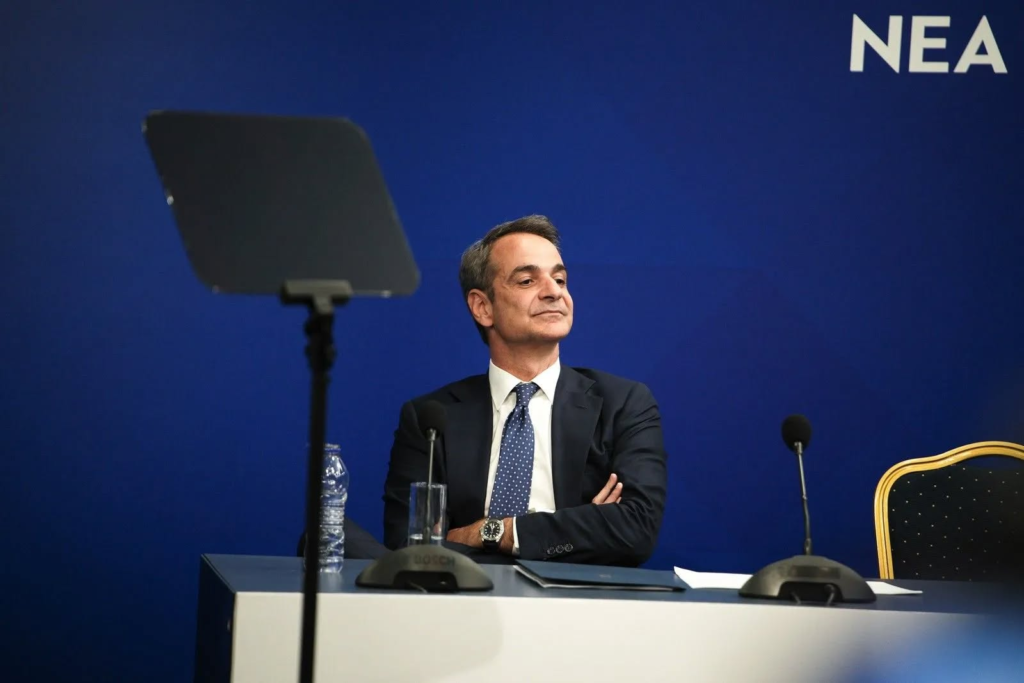 Ξεκίνησε η κατάρρευση των καθεστωτικών μύθων. Τι σηματοδοτεί...